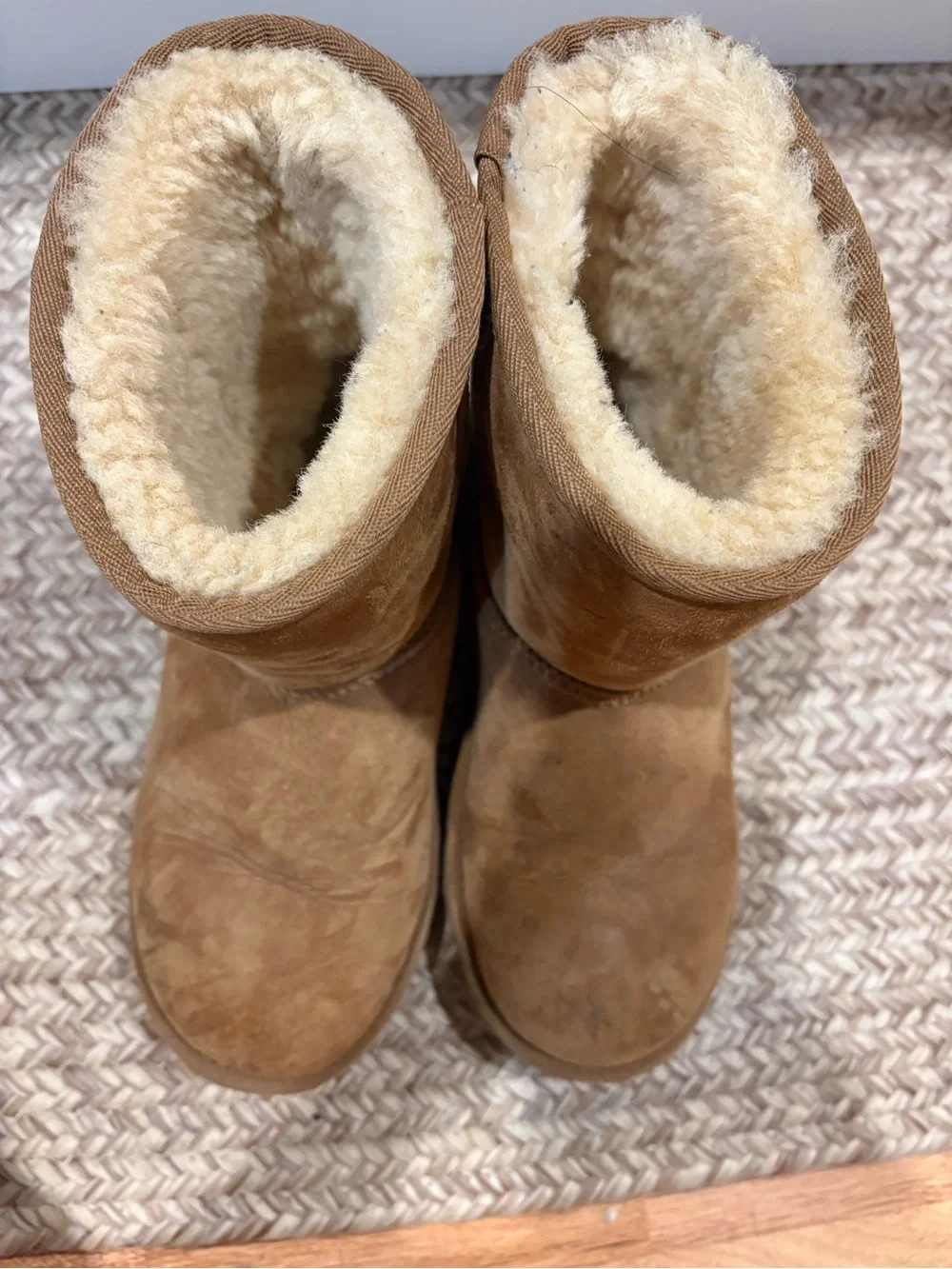 UGG comfortable chestnut
